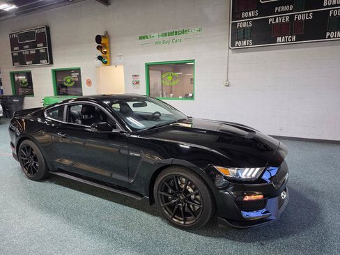 Used 2017 Ford Mustang Shelby GT350 RWD image 5
