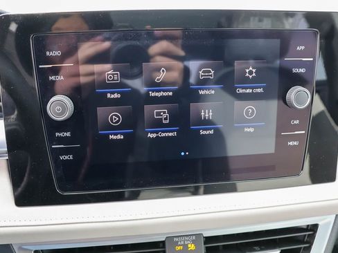 Certified 2025 Volkswagen Taos SE image 23