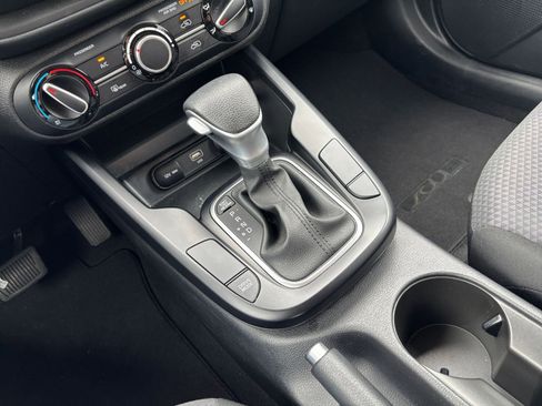 Used 2025 Kia Soul LX w/ LX Technology Package FWD image 41