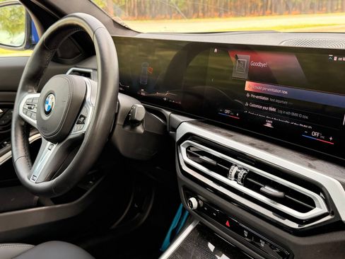 Used 2023 BMW 330i Sedan w/ M Sport Package RWD image 21