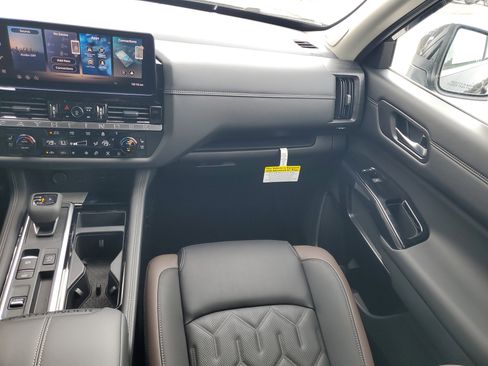 New 2026 Nissan Pathfinder Platinum image 21