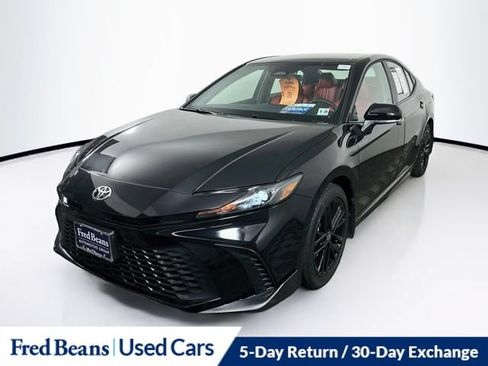 Used 2025 Toyota Camry SE AWD/4WD image 3