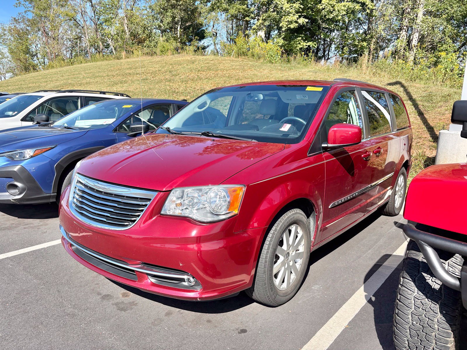 Used 2012 Chrysler Town & Country Touring w/ Entertainment Group #1 FWD image 3