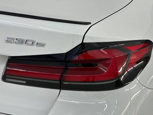 Used 2023 BMW 530e w/ M Sport Package image 12