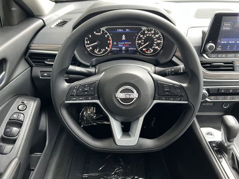 Used 2025 Nissan Altima 2.5 SV image 25