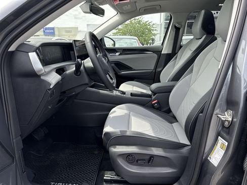 New 2026 Volkswagen Tiguan SE AWD/4WD image 19