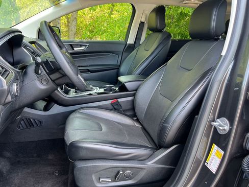 Used 2018 Ford Edge Titanium w/ Equipment Group 301A AWD/4WD image 17