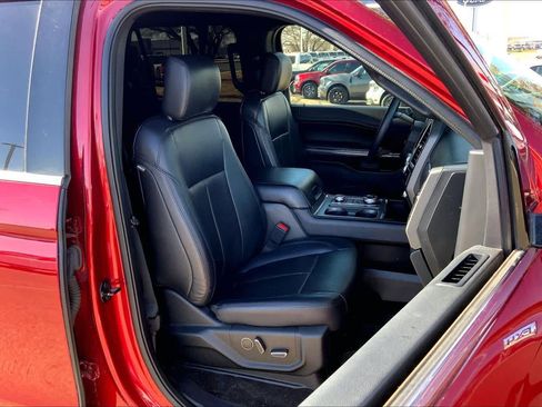 Used 2019 Ford Expedition XLT w/ Equipment Group 202A image 8