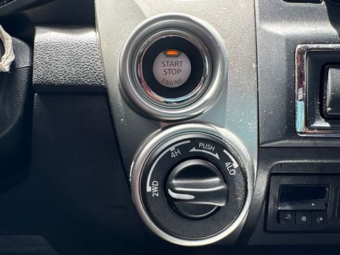 Used 2020 Nissan Titan SV w/ SV Convenience Package AWD/4WD image 23