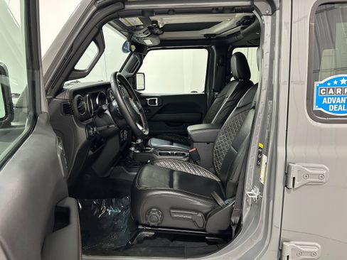 Used 2022 Jeep Wrangler Unlimited Sahara AWD/4WD image 4