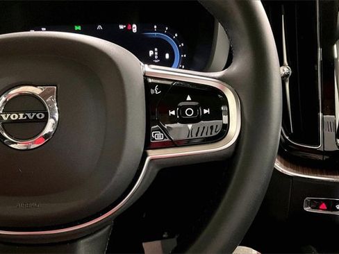 Certified 2023 Volvo XC60 B5 Ultimate w/ Climate Package image 20