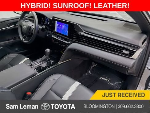 Used 2025 Toyota Camry SE image 29