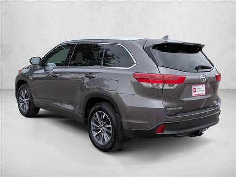 Used 2018 Toyota Highlander XLE AWD/4WD image 8