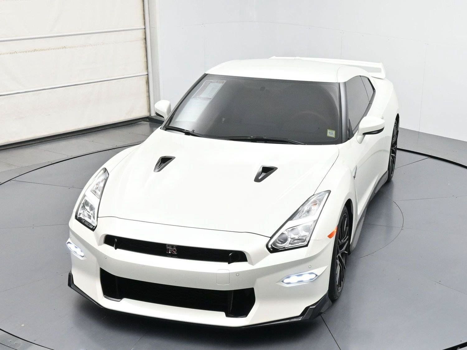 Certified 2024 Nissan GT-R Premium w/ Premium Interior Package AWD/4WD image 41