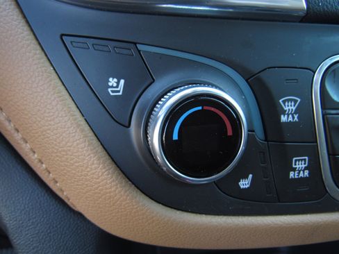 Used 2020 Chevrolet Equinox Premier image 23