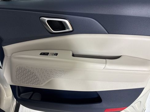 New 2026 Kia Carnival EX FWD image 17