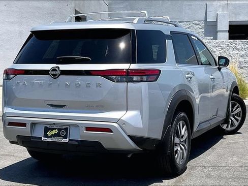Used 2025 Nissan Pathfinder SL w/ Lighting Package (N92) AWD/4WD image 13