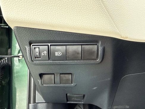 Used 2023 Toyota Corolla Cross XLE image 32