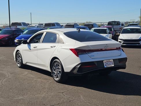 Used 2025 Hyundai Elantra Blue image 7