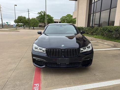 Used 2019 BMW 750i w/ Luxury Rear Seating Package image 11