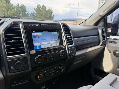 Used 2017 Ford F250 XLT w/ XLT Premium Package AWD/4WD image 31