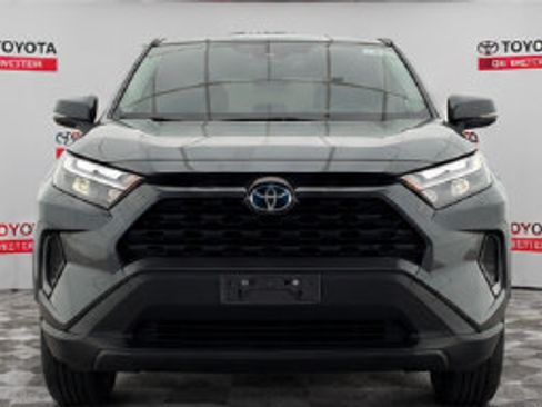 Used 2025 Toyota RAV4 LE AWD/4WD image 2