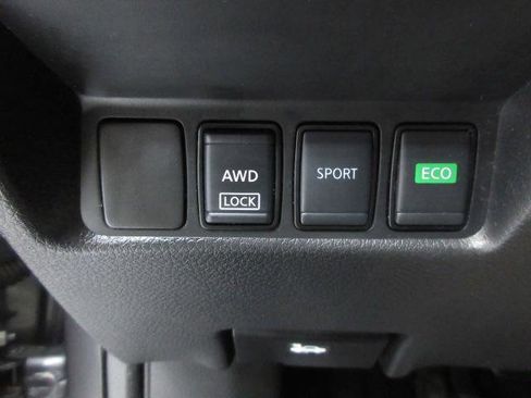 Used 2020 Nissan Rogue S image 16