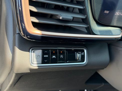 Used 2025 Buick Envision Sport Touring AWD/4WD image 17
