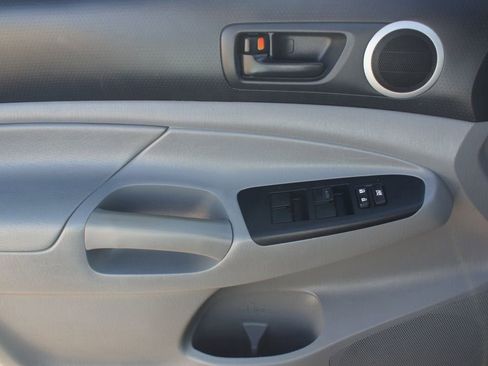 Used 2014 Toyota Tacoma PreRunner image 25