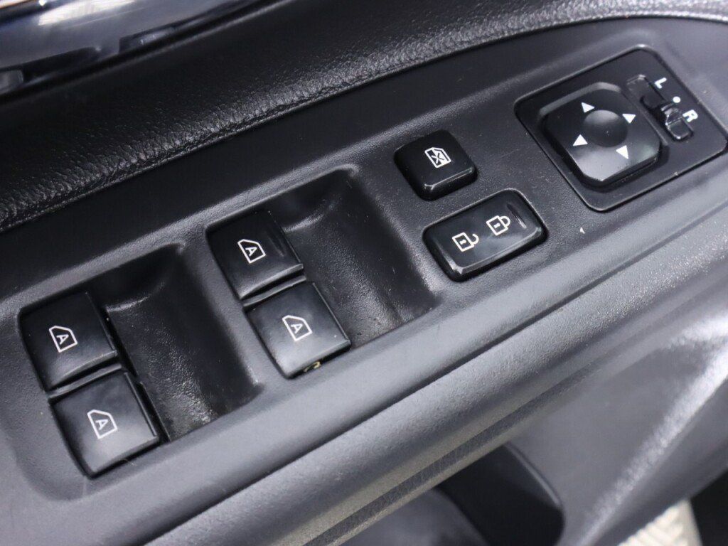 Used 2020 Mitsubishi Outlander ES AWD/4WD image 28