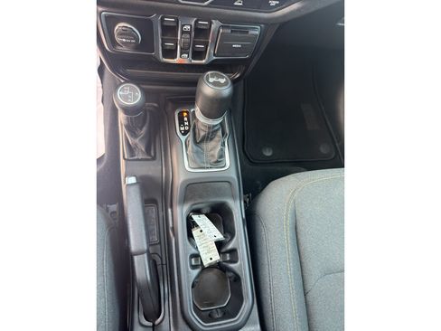 Used 2024 Jeep Wrangler Unlimited Sport AWD/4WD image 20