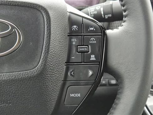 Used 2025 Toyota bZ4X FWD image 11