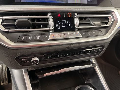 Used 2021 BMW 330i Sedan w/ M Sport Package image 30