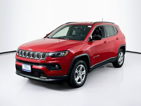 Used 2023 Jeep Compass Latitude w/ Convenience Group AWD/4WD image 1