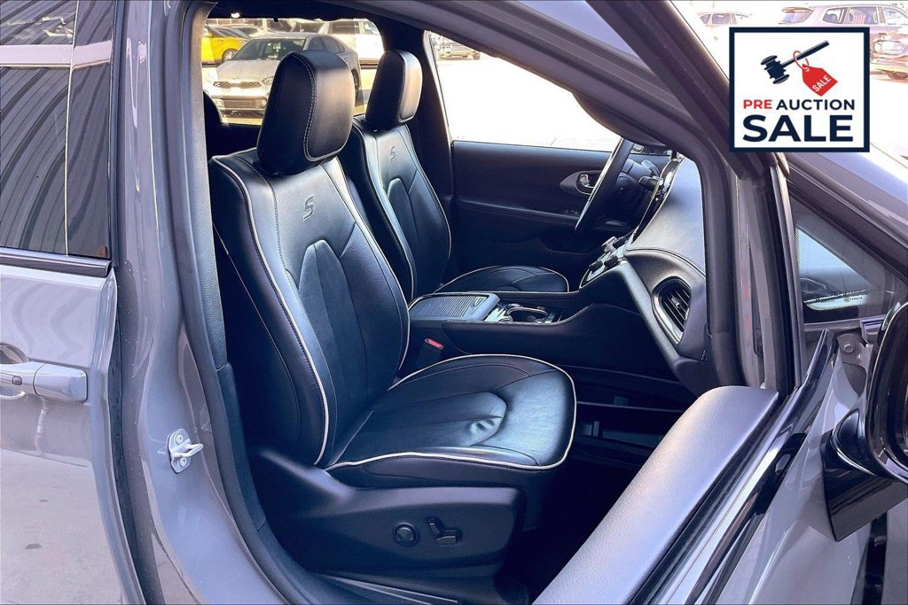 Used 2025 Chrysler Pacifica Limited FWD image 7