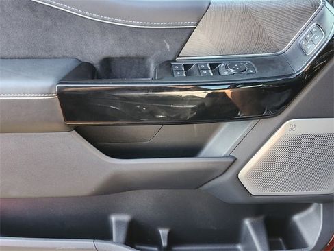 Used 2022 Ford F150 Lightning Platinum image 25