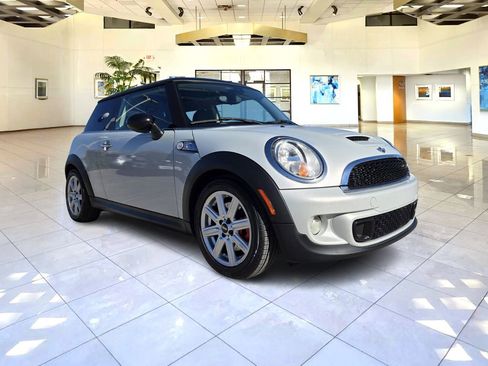 Used 2013 MINI Cooper S image 1