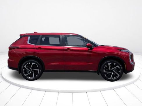 Used 2023 Mitsubishi Outlander SE FWD image 2
