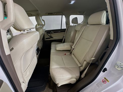 Used 2016 Lexus GX 460 w/ Premium Package image 30