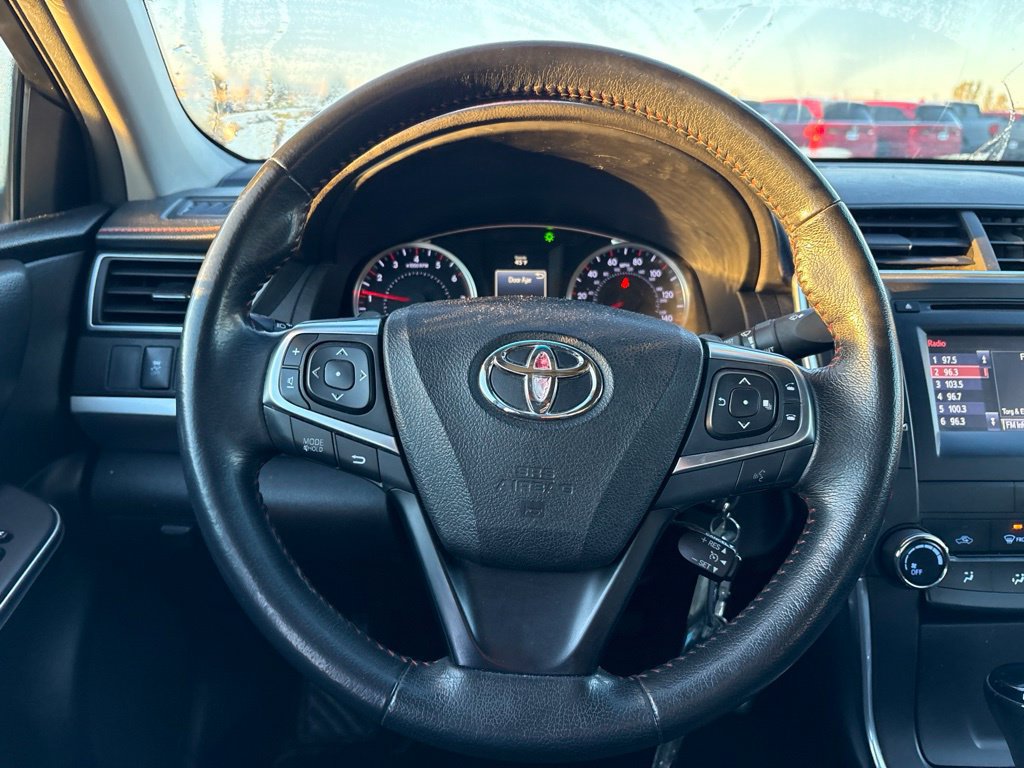 Used 2015 Toyota Camry SE w/ Moonroof Package FWD image 19