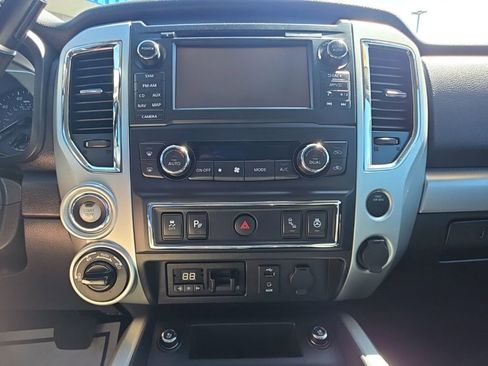 Used 2018 Nissan Titan PRO-4X AWD/4WD image 26