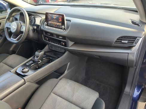 Used 2024 Nissan Rogue SV image 34