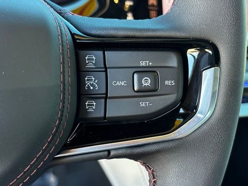 Used 2025 Jeep Wagoneer S Limited image 17