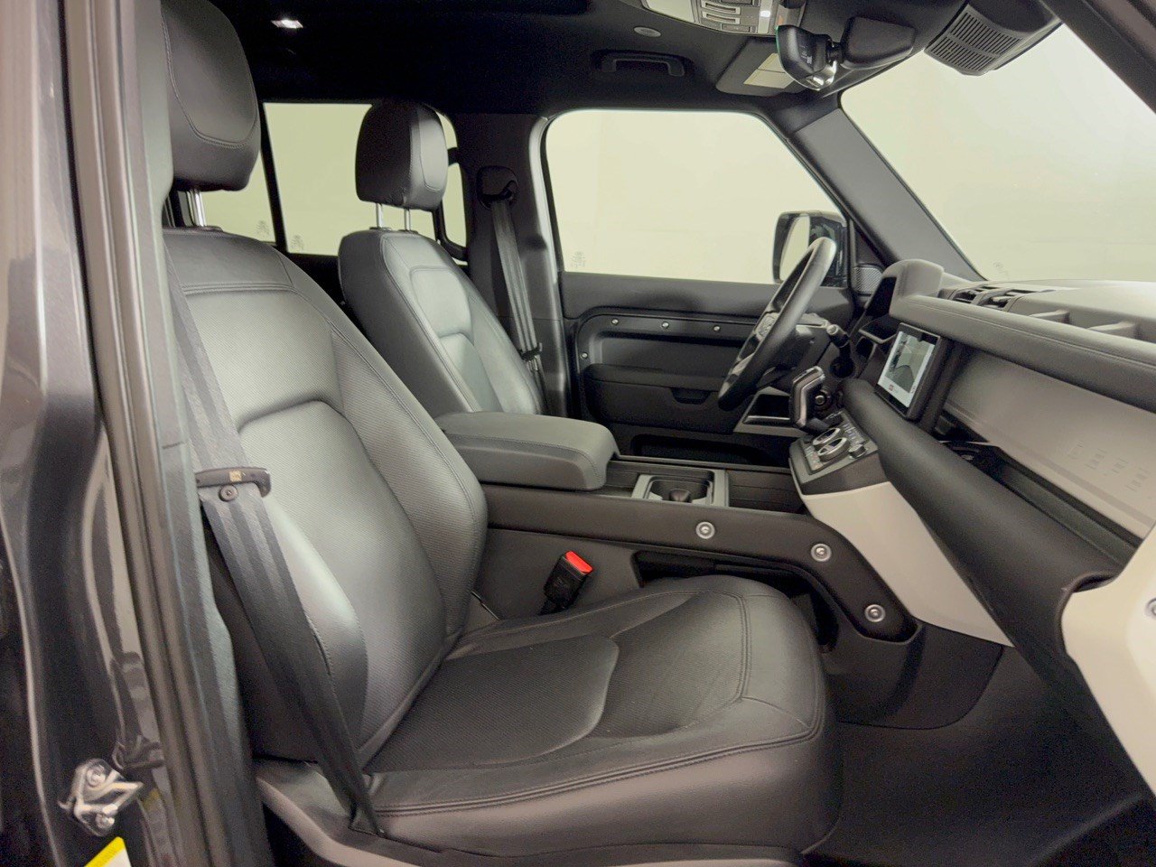 Certified 2024 Land Rover Defender 110 S AWD/4WD image 30