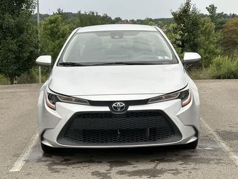 Used 2021 Toyota Corolla LE FWD image 19