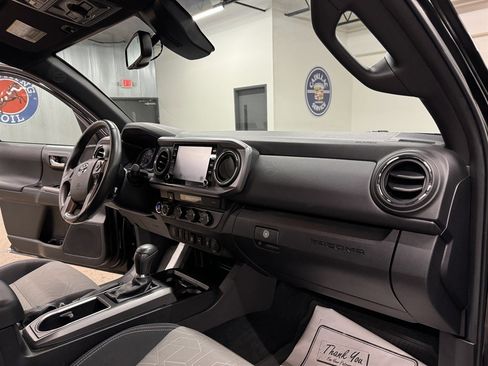 Used 2023 Toyota Tacoma TRD Off-Road w/ Technology Package AWD/4WD image 38