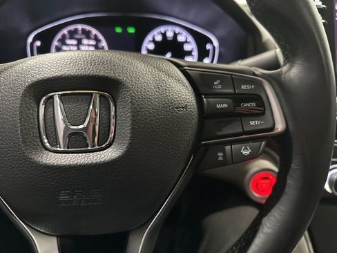 Used 2018 Honda Accord Touring image 18