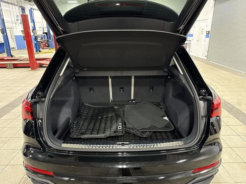 Used 2024 Audi Q3 2.0T Premium image 11