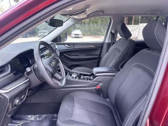 Used 2023 Jeep Grand Cherokee Laredo RWD image 10