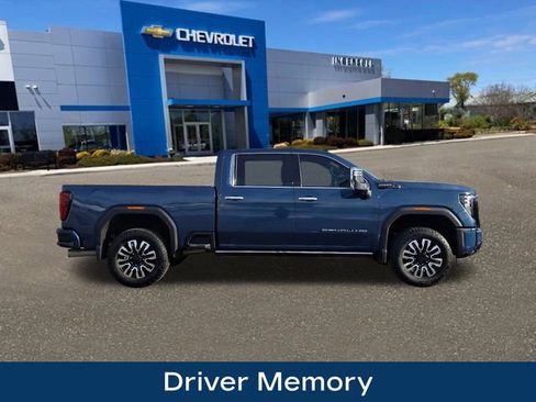 Used 2025 GMC Sierra 2500 Denali Ultimate w/ Max Trailering Package image 10